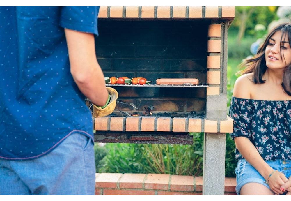 Kā uzbūvēt mūrētu BBQ grilu – pilnīga pamācība